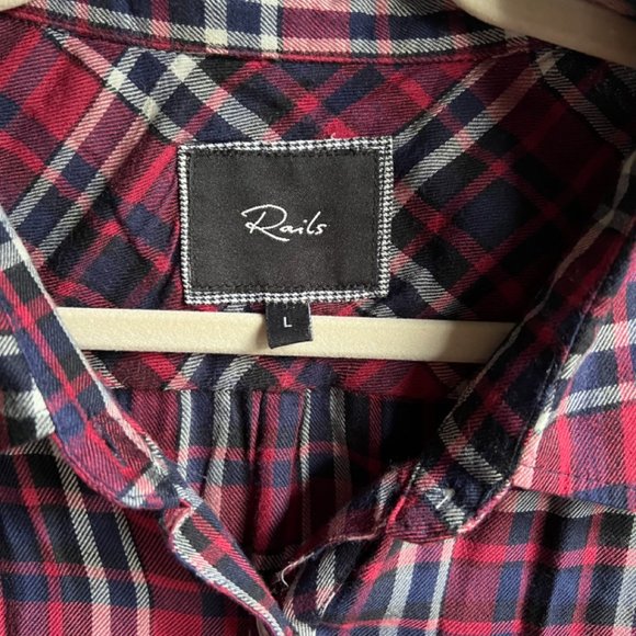RAILS PLAID SLEEVELESS BUTTON DOWN - Picture 3 of 4